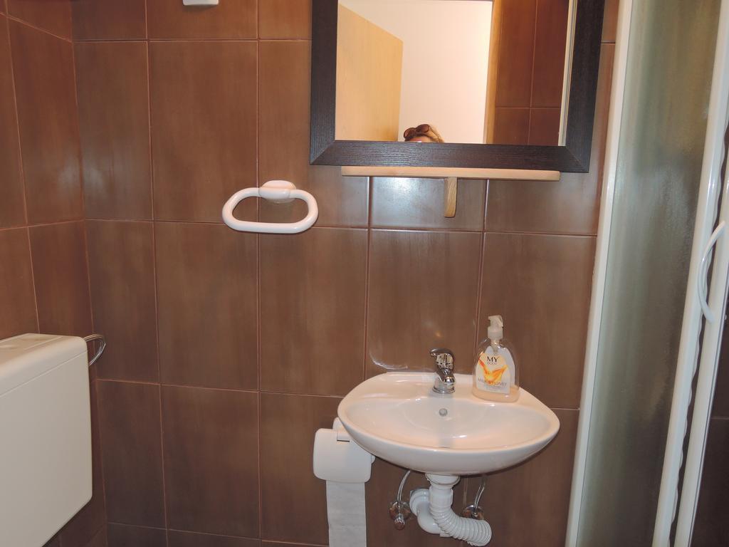 Hostel Kvarner- Private Rooms & Dorms Rijeka Buitenkant foto